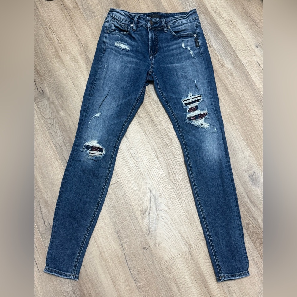 Silver brand Avery Skinny jeans with flower embroidery